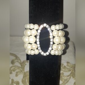 NWT Bridal Bold Classic Elegant Pearl and Crystal Bracelet